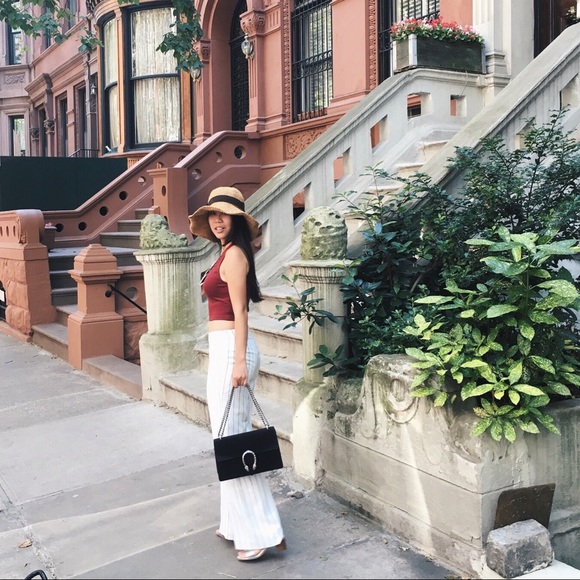 Meet Your Posher - 🌈 Clara (YH) 🌈 - Picture 4 of 8